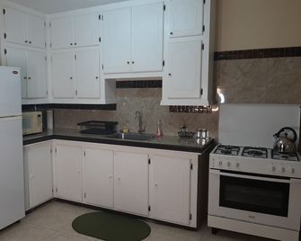 Rosa's Apartment - Clean, Comfort and Convenience - Kingstown - Küche