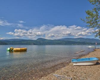 Semi-Lakefront, Water Trampoline, Hot Tub, Canoe,Paddle Boards,Kayaks, Dock/Buoy - Blind Bay - Beach