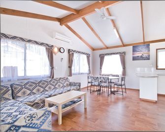 Warragul Gardens Holiday Park - Warragul - Living room