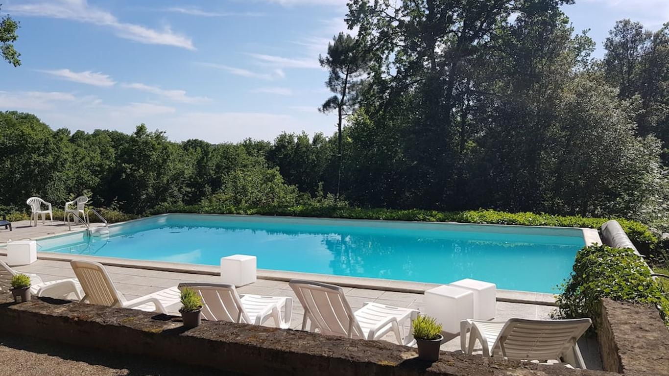 Gite Le Nieudegat Chambre Et Table D'hot