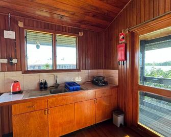 Sunset View- Villa - Pacific Harbor - Küche