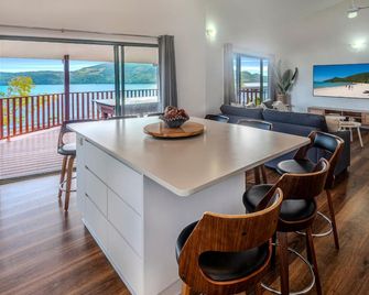 3 Bedroom Villa, Great Views, Buggy Hamilton Island - Hamilton Island - Dining room