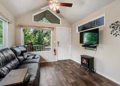 New Tiny Home Steps Away From Mt. Rainier - Ashford - Sala