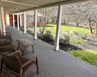 The Main House at Rustic River - Austinburg - Patio