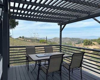 Tiny House - mountain views close to everything - Valley Center - Balcony
