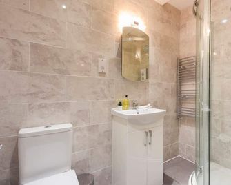 The White House By Select Sa - Reading - Bathroom