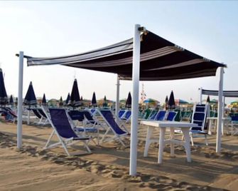 Meuble Andrea Doria - Torre del Lago Puccini - Spiaggia