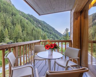Swisspeak Resorts by Pierre & Vacances Premium Zinal - Anniviers - Balcón