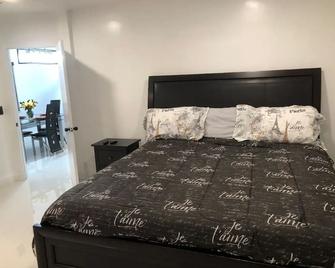 Princess Cove - Cheerful 3 bdrm house free parking - Opa locka - Bedroom