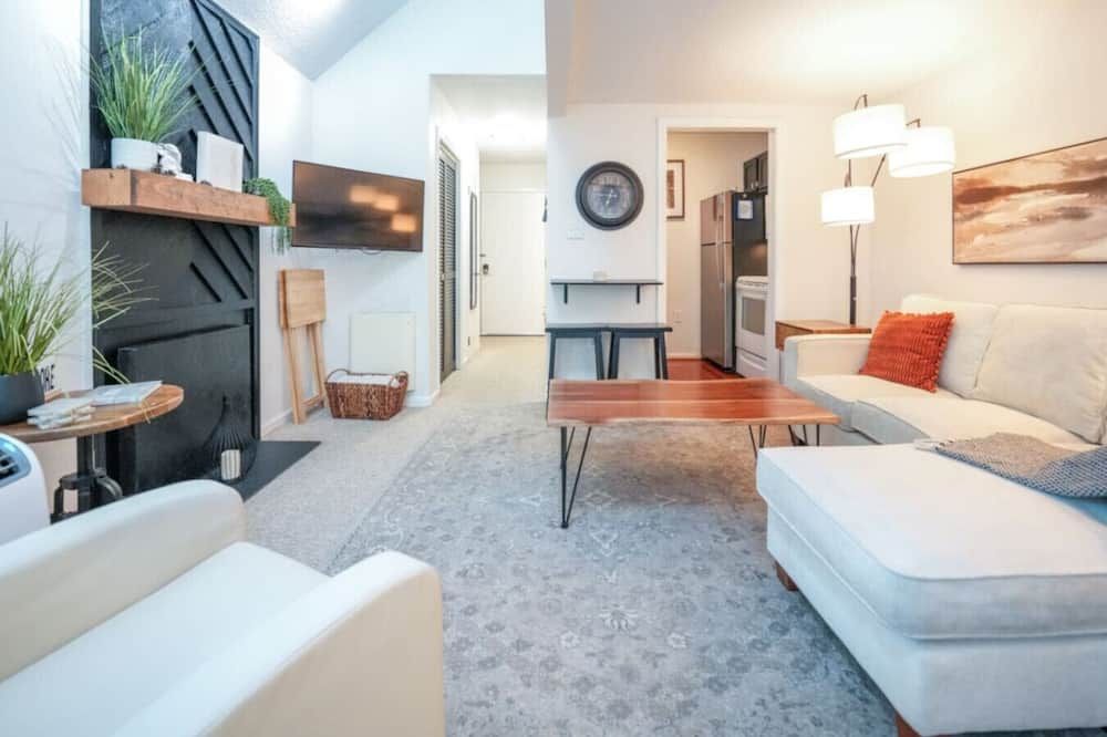 Top (Third) Floor Loft Condo. Full Resor