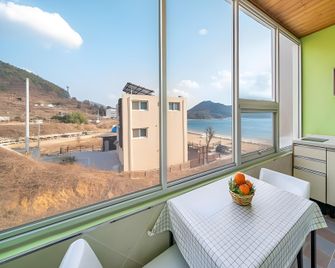 Geoje Wave Hotel & Pension - Geoje - Balkon