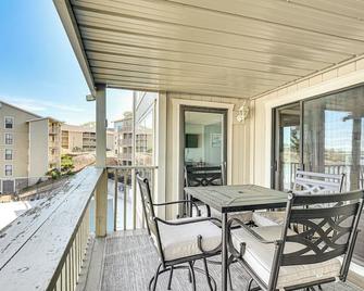 Lakefront Osage Beach Condo with Balcony and Pool - Osage Beach - Balcony