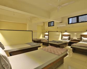 Night-Halt Dormitory - Hostel - Ahmedabad - Bedroom