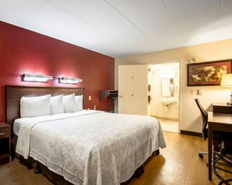 Red Roof Inn Plus+ West Springfield - West Springfield - Habitación
