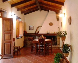 B&B I Menhir - Sorgono - Comedor