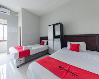 RedDoorz Syariah Near Rs Hermina Sukabumi - Sukabumi - Schlafzimmer