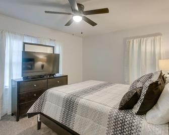 Cozy Georgia Vacation Rental with Backyard and BBQ - Waycross - Bedroom