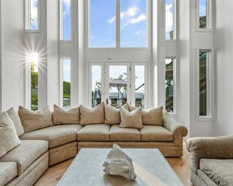 Sunset Manor - New Buffalo - Living room