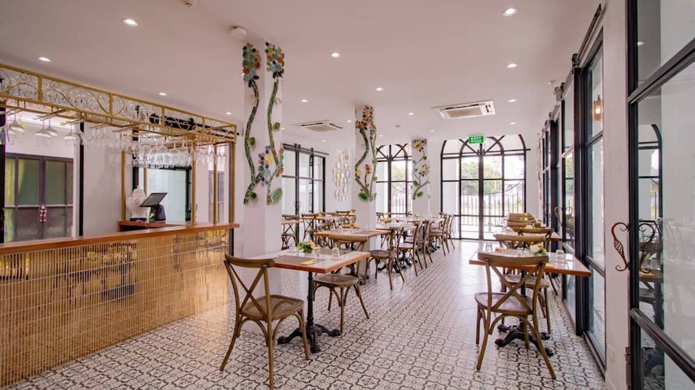 Lanna Oriental Hotel