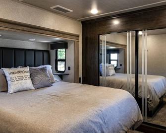 Driftwood - In the heart of Fort Bragg close to world class beaches, hikes and more. - Fort Bragg - Bedroom