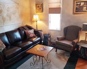 Tuscan Manor - Eureka Springs - Sala de estar