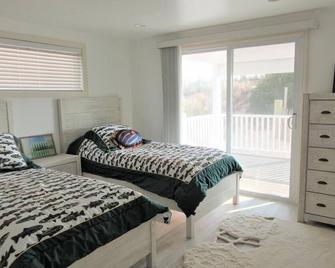 Beautifully Renovated First Floor Ocean Front Duplex - Beach Haven - Slaapkamer