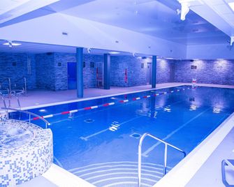Village Hotel Bracknell - Bracknell - Zwembad