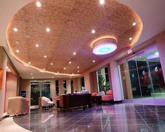 Holiday Inn Express San Jose Forum - San José - Lobby