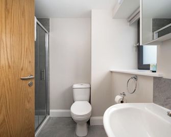Hugh Lynch's Self Catering Accommodation - Tullamore - Ванна кімната