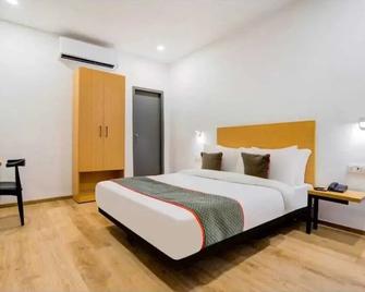 Fabexpress Vivek - Prayagraj - Bedroom