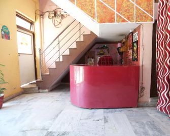 OYO 41214 Om Shiv Palace - Mathura - Front desk