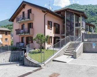 Modern apartment with balcony-garage-and pool - Bellano - Gebäude