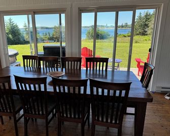 The Lighthouse; an experience of a lifetime! - Lunenburg - Dining room