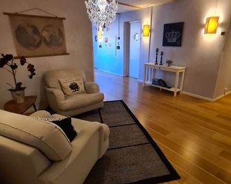 Hamnhotellet Kronan - Ландскруна - Вітальня