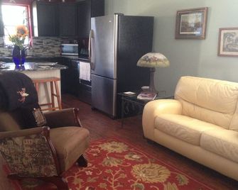 Beautiful, Pet Friendly Country Cottage!!! In 302 Horse Corridor - Aiken - Obývací pokoj