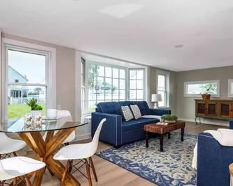 Immaculate Year Round Cottage Steps from the Beach Sleeps 6 - Madison - Living room