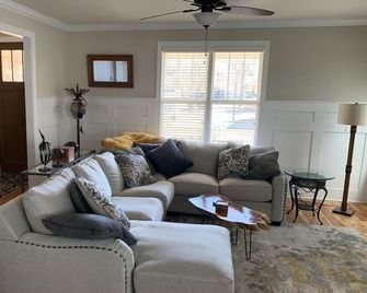 5 Bedroom Masters Rental - Grovetown - Living room