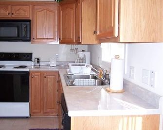 Amazing Deal, Charming Townhouse! 99/night! - Arden - Cocina