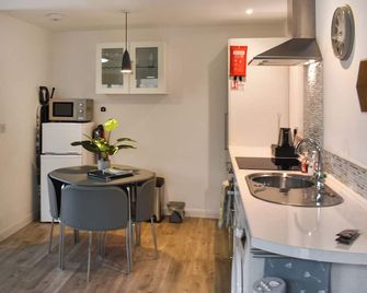 The Secret Luxury Apartment - New Romney - Cocina