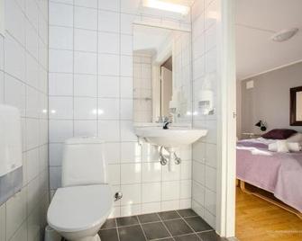Henningsvær Guesthouse - Henningsvær - Bathroom