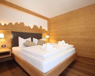 Dolomites B&b - Suites, Apartments And Spa - Tesero - Habitación