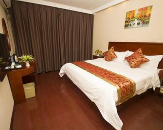Greentree Inn Jiangsu Zhenjiang Dingmao Industrial Park Wode Square Express Hotel - Zhenjiang - Habitación