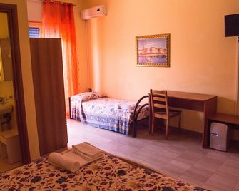 B&B Scalea Rooms - Scalea - Bedroom