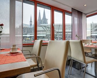كومرزهوتل كولن - كولونيا - مطعم