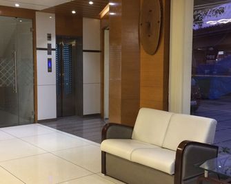 Hotel Royal Shelter - Vapi - Lobby