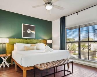 Stylish 4BR with Smart TV and Free Garage Parking - Austin - Sovrum