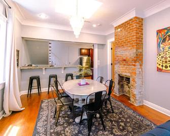 Historic home hosted by Historic Getaways, close to the French Quarter - نيو اورليانز - غرفة طعام