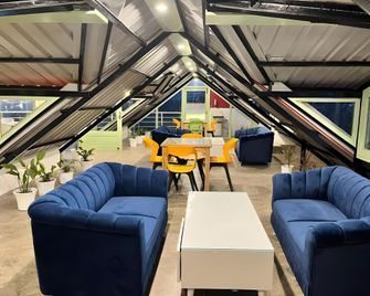 Hadley Inn (Hotel In Kasauli) - Kasauli - Lounge