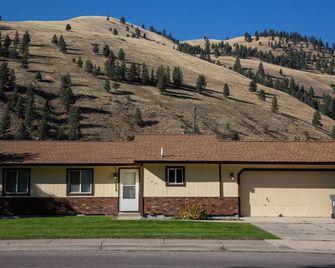 Mountain Views from the Hot Tub - Missoula - Edificio