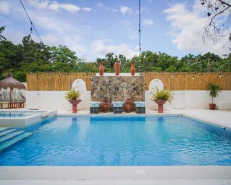 Villa Soledad Garden Resort - San Pablo City - Pool